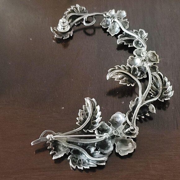 Vintage Artisan Sterling and 10kt Gold Articulated Repousse Climbing Flower Vine - Picture 5 of 7